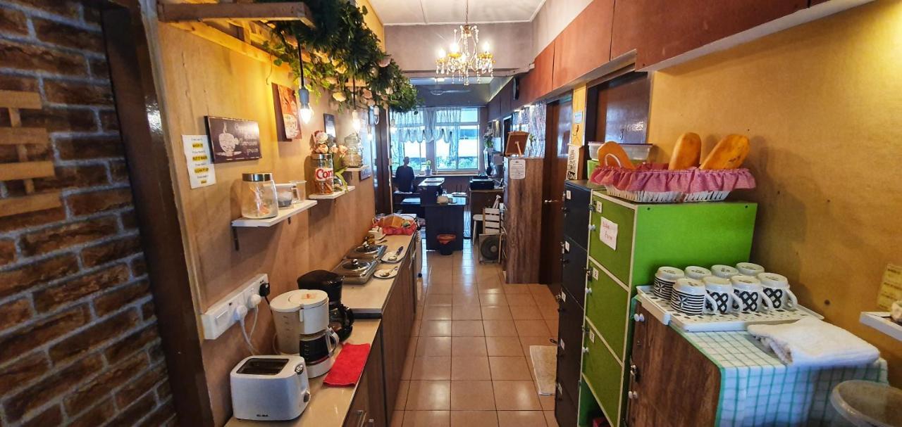 Escape Backpackers Kk Hostel Kota Kinabalu Kültér fotó