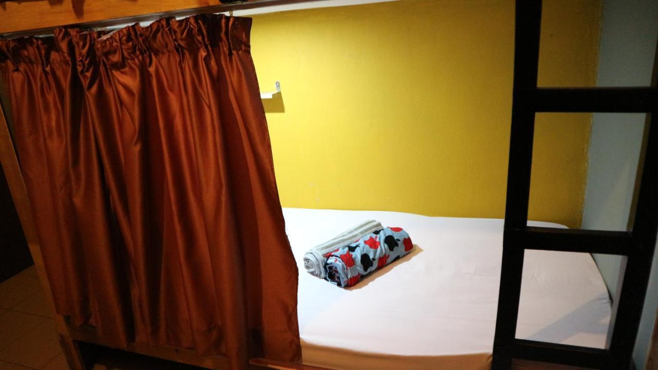 Escape Backpackers Kk Hostel Kota Kinabalu Kültér fotó