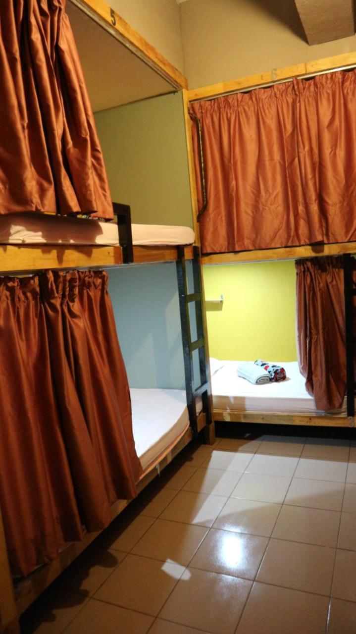 Escape Backpackers Kk Hostel Kota Kinabalu Kültér fotó