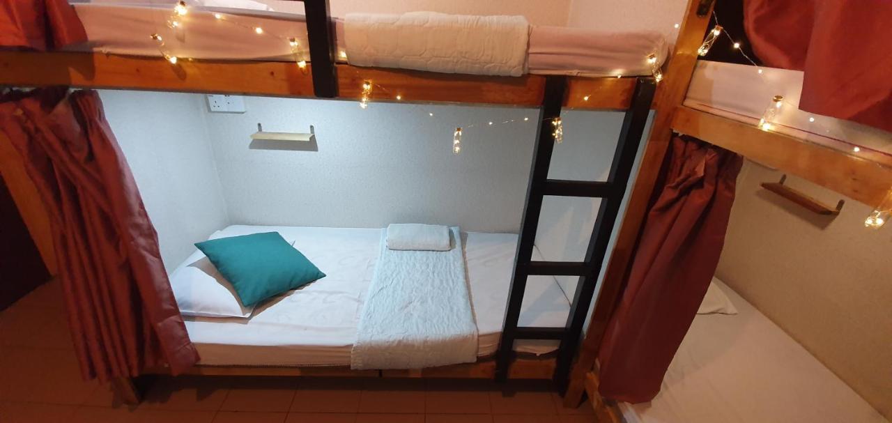 Escape Backpackers Kk Hostel Kota Kinabalu Kültér fotó